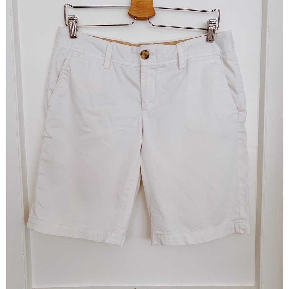 Women’s White Banana Republic Bermuda Shorts Size 8